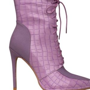 Beautiful Low cut boot (New).  No tag but shoe is new, still in original box.